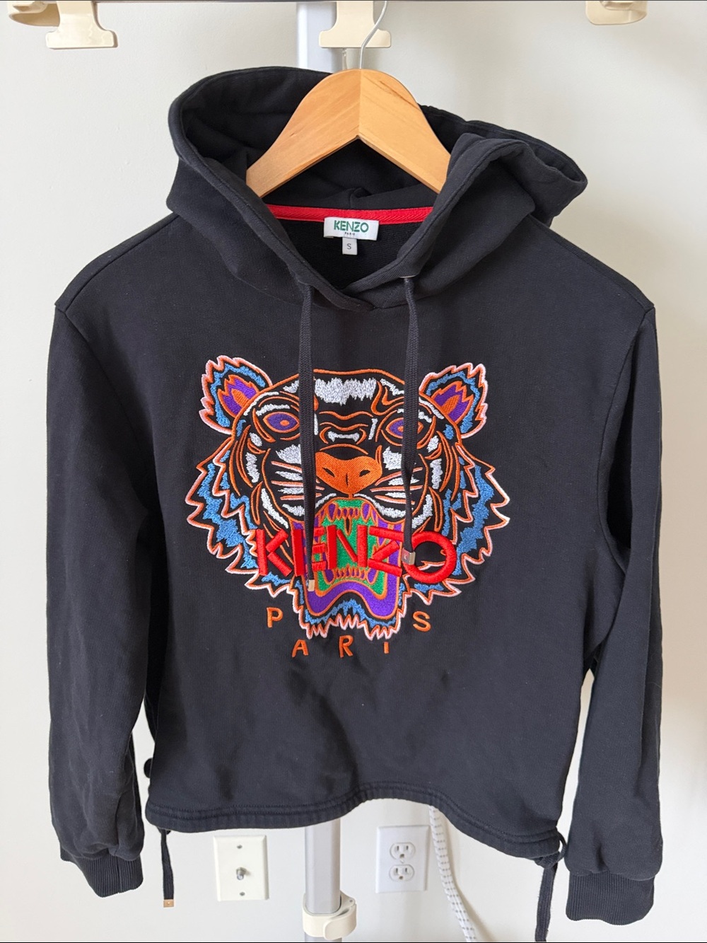 Kenzo Black cropped Hoodie with Multicolor Tiger Embroidery, size S